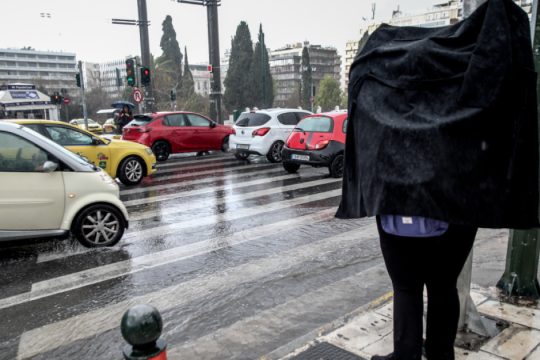 Αλλάζει απότομα ο καιρός σήμερα: Βροχές, καταιγίδες και πτώση της θερμοκρασίας - Ποιες περιοχές θα επηρεαστούν